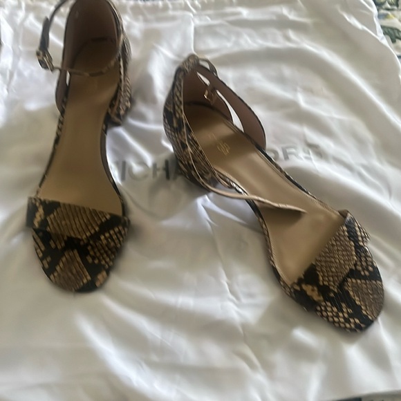 MK Sandals - Picture 1 of 2